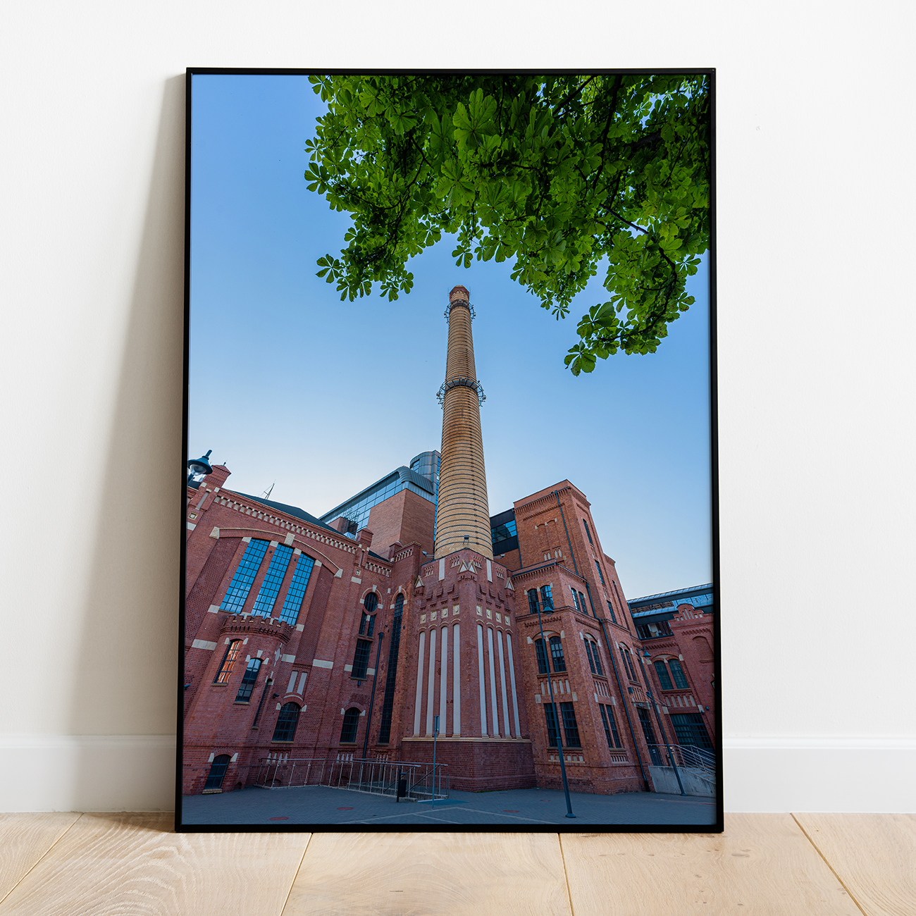 Plakat z widokiem na EC1 w Łodzi i ceglany komin dawnej elektrociepłowni | Łódź4Home